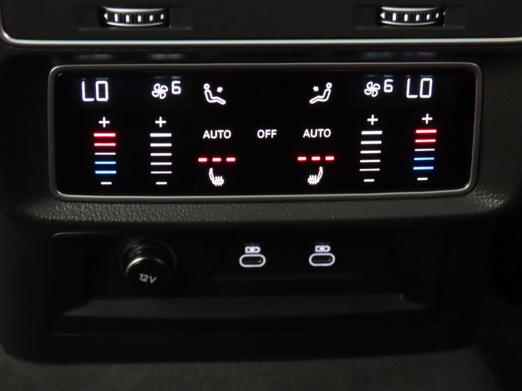 Thumbnail: 2023 Audi SQ7 - 25