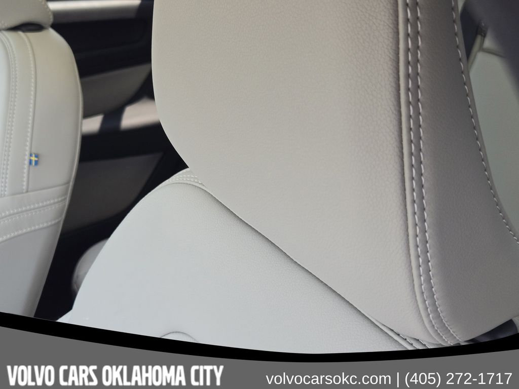 2026 Volvo XC40 Plus - Photo 17