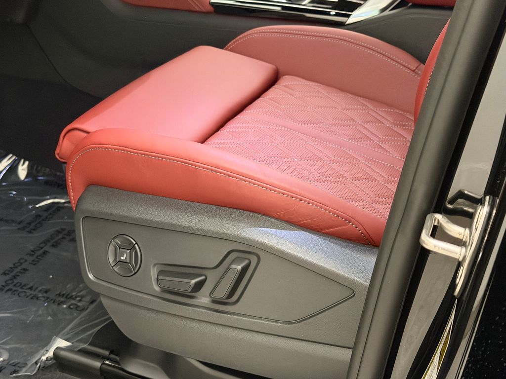 Thumbnail: 2026 Audi SQ5 - 20