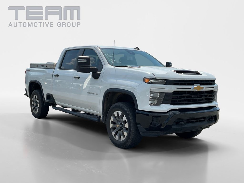 Summit White 2024 Chevrolet Silverado 2500HD Pickup Truck Four-Wheel Drive Automatic