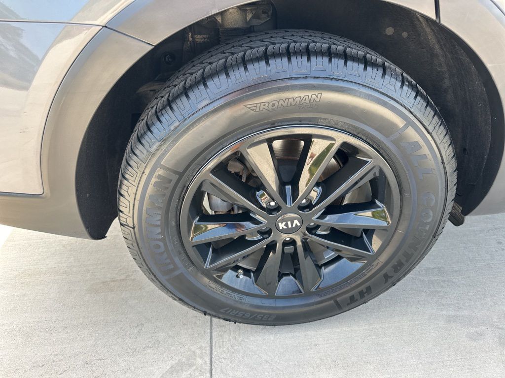 2020 Everlasting Silver Kia Sorento LX AWD SUV