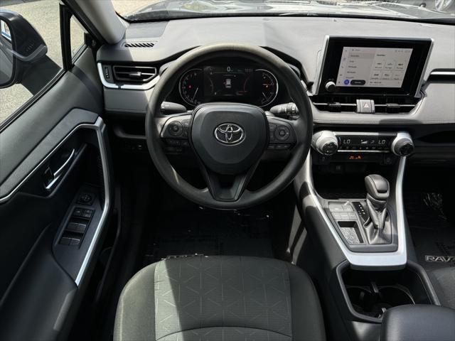 2023 Toyota RAV4 XLE 16