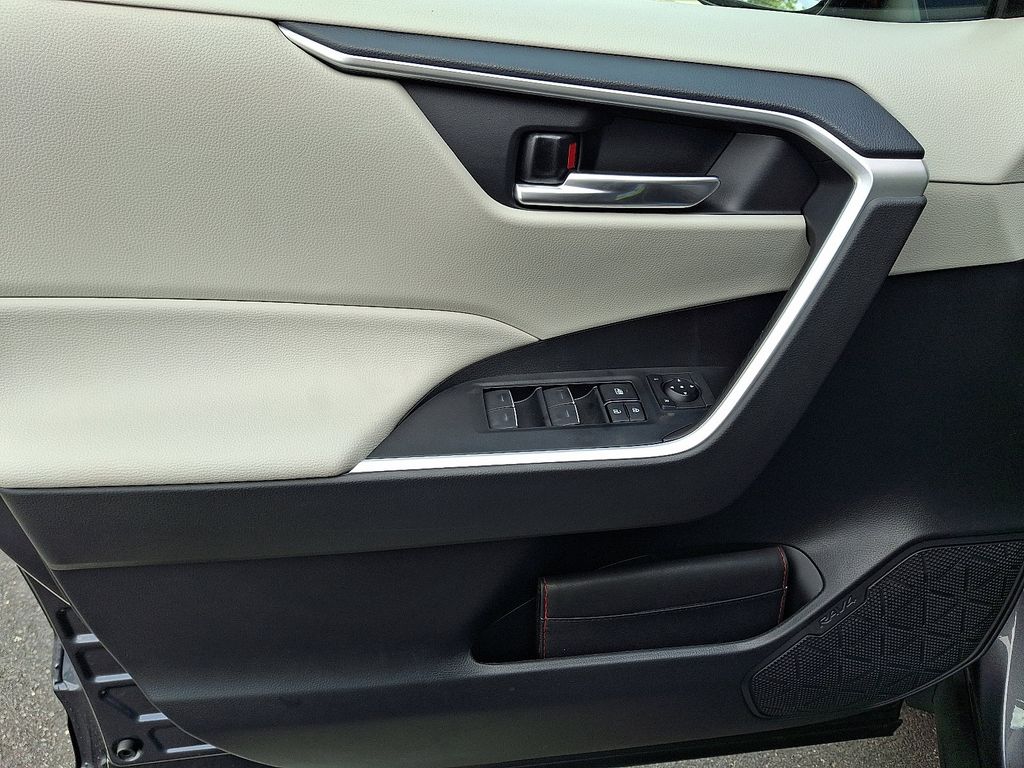 Thumbnail: 2025 Toyota RAV4 - 8