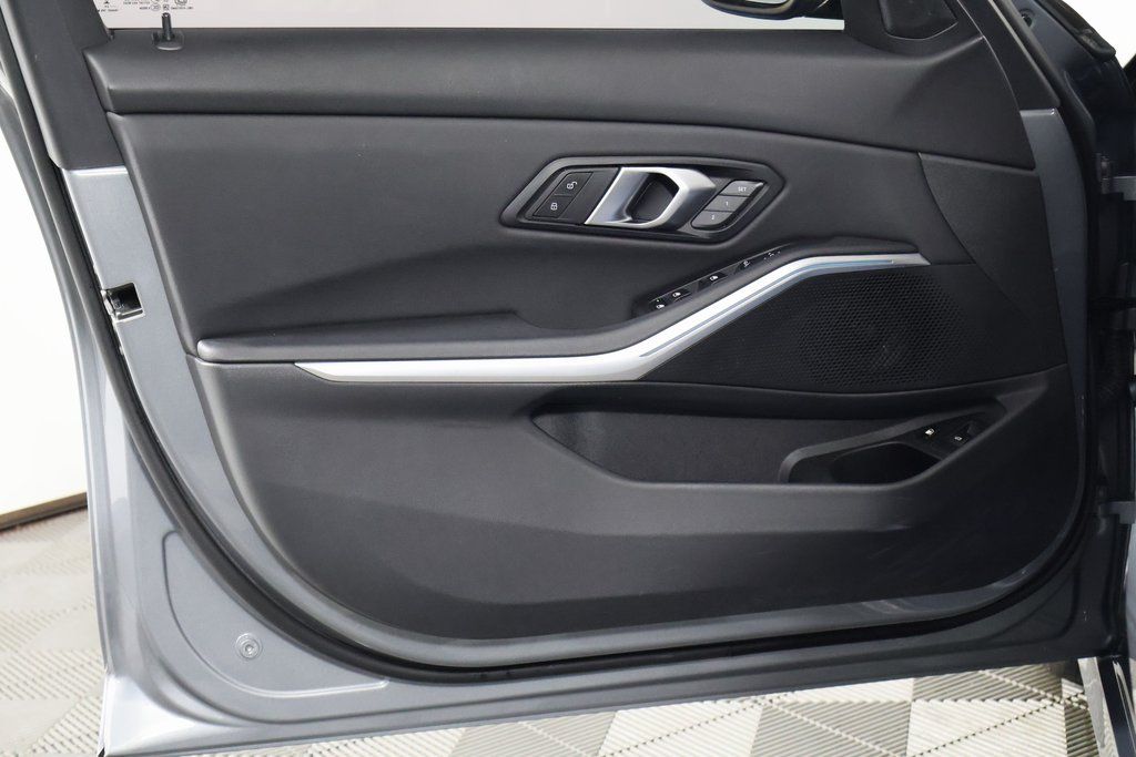 Thumbnail: 2024 BMW 3 Series - 12