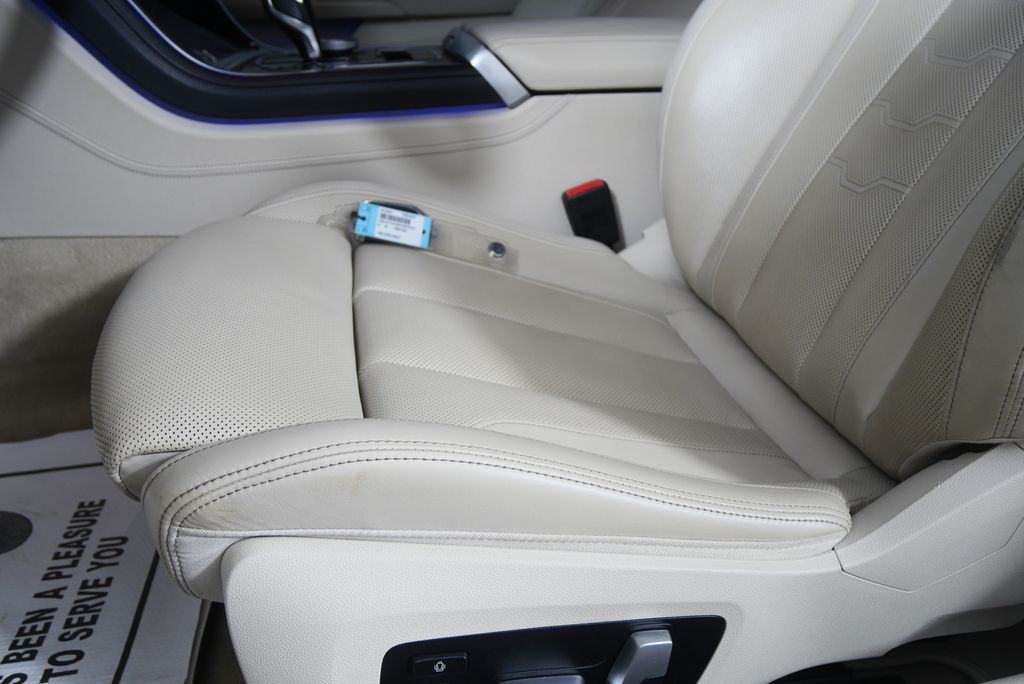 Thumbnail: 2023 BMW 8 Series - 10