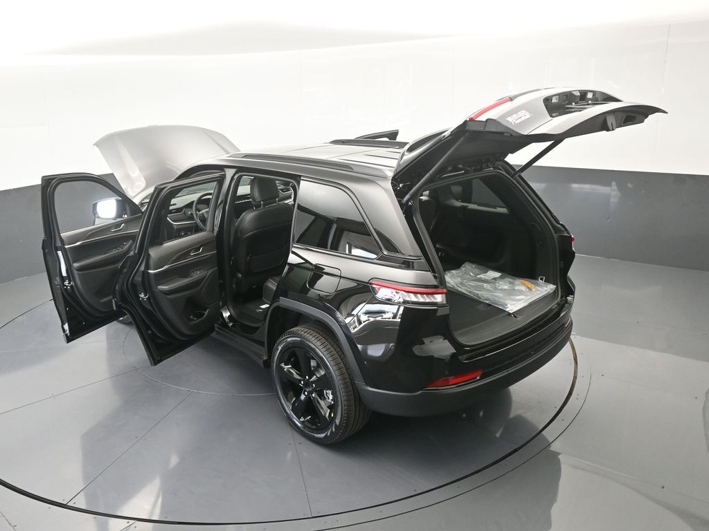 New 2025 Diamond Black Crystal Pearlcoat Jeep Limited image 60