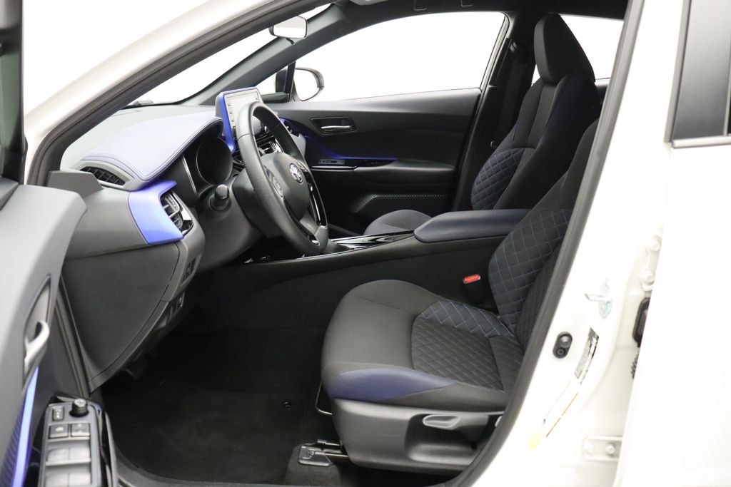 2020 Toyota C-HR XLE 14