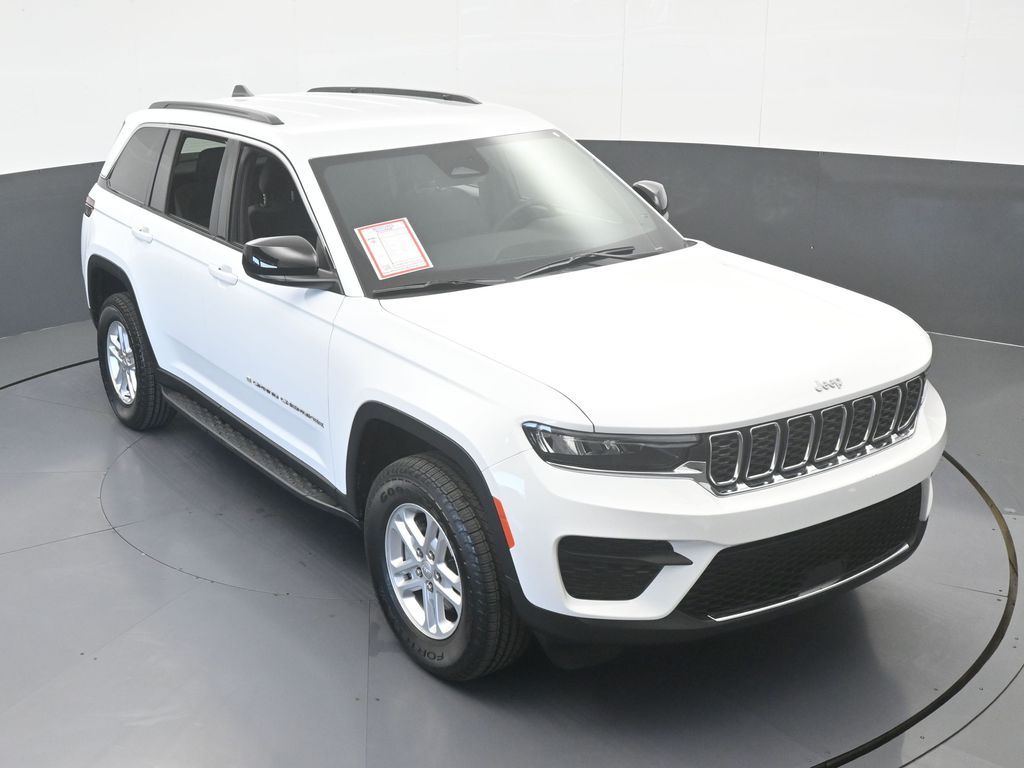 Used 2025 Bright White Clearcoat Jeep Laredo image 26