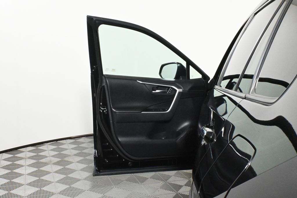 Thumbnail: 2019 Toyota RAV4 - 32