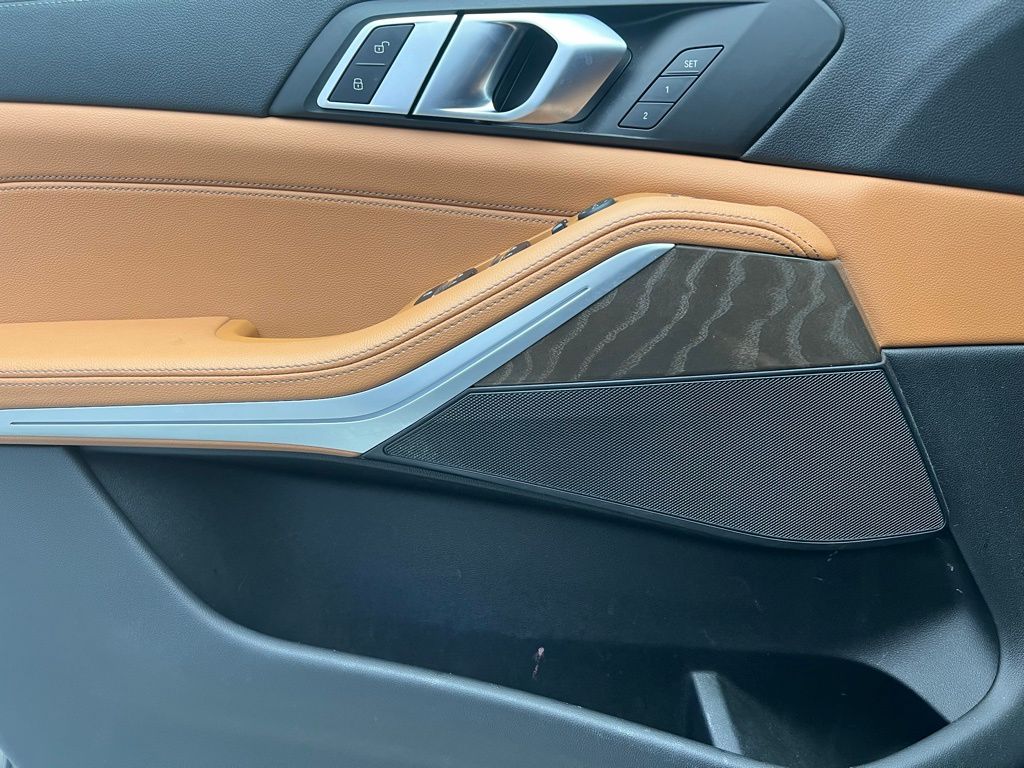 Thumbnail: 2022 BMW X5 - 21