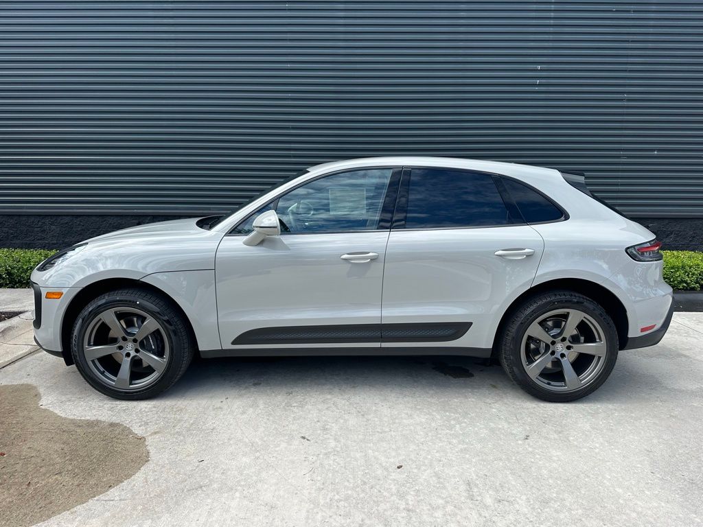 Thumbnail: 2026 Porsche Macan - 2