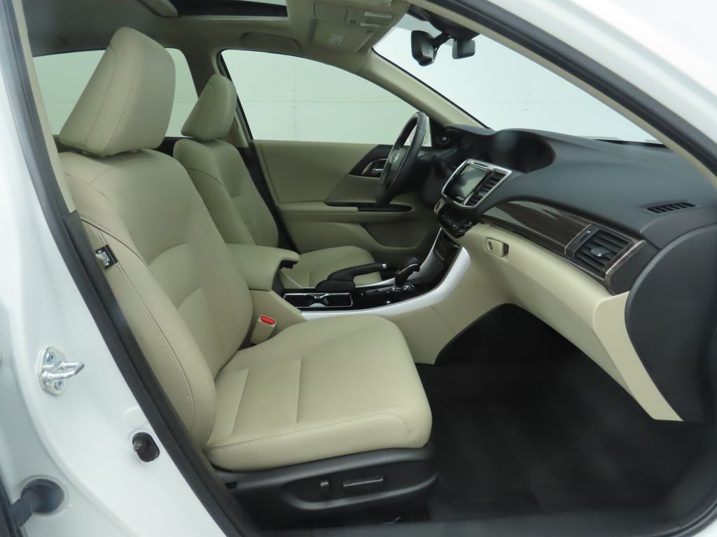 2017 Honda Accord Touring 21