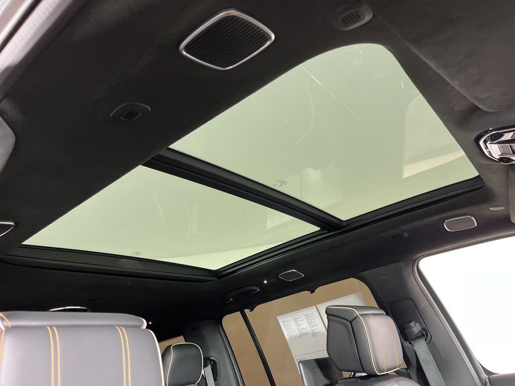 Thumbnail: 2022 Jeep Grand Wagoneer - 12