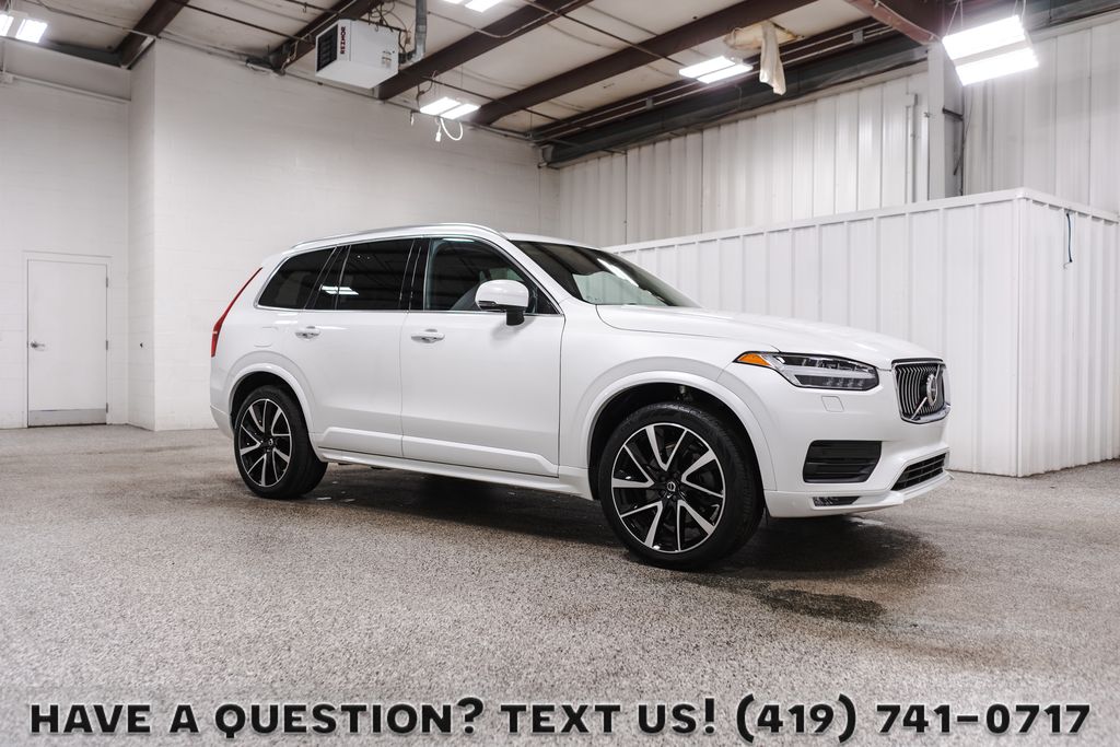 2022 Volvo XC90 T6 Momentum 7-Passenger AWD