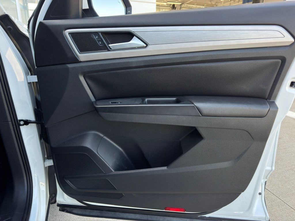 2018 Volkswagen Atlas 2.0T SE  at Royal Nissan