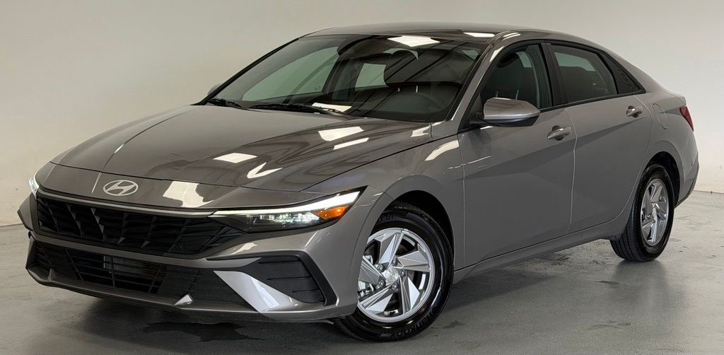 Fluid Metal 2025 Hyundai Elantra Sedan Front-Wheel Drive Continuously Variable Transmission