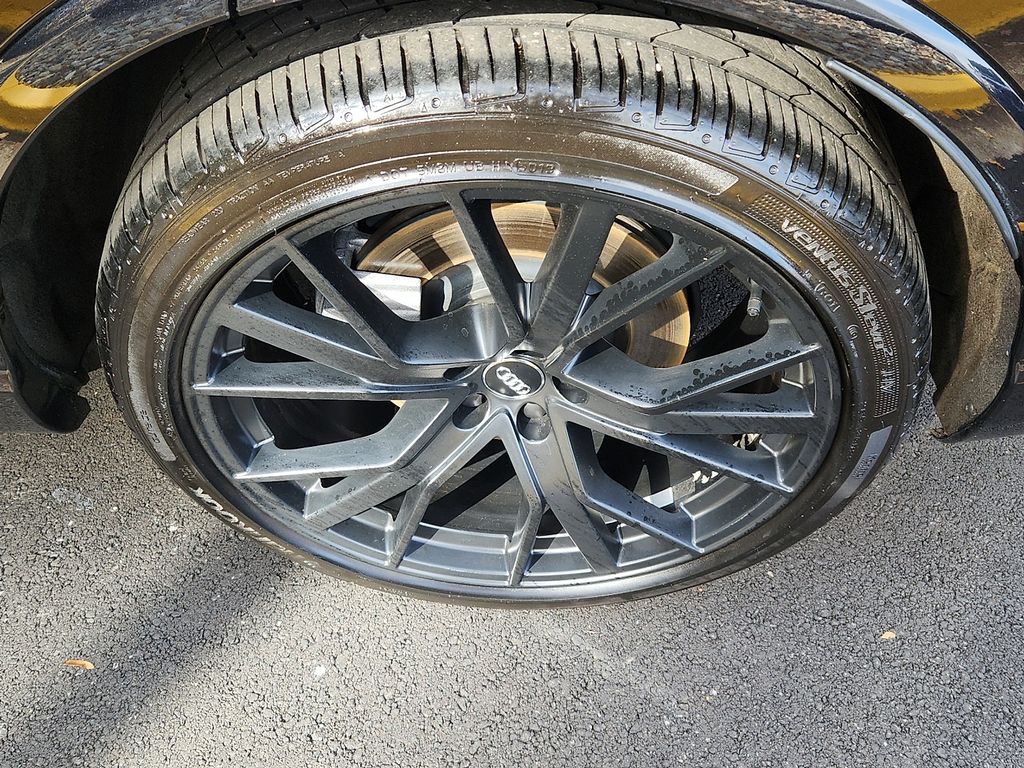 Thumbnail: 2019 Audi Q7 - 8