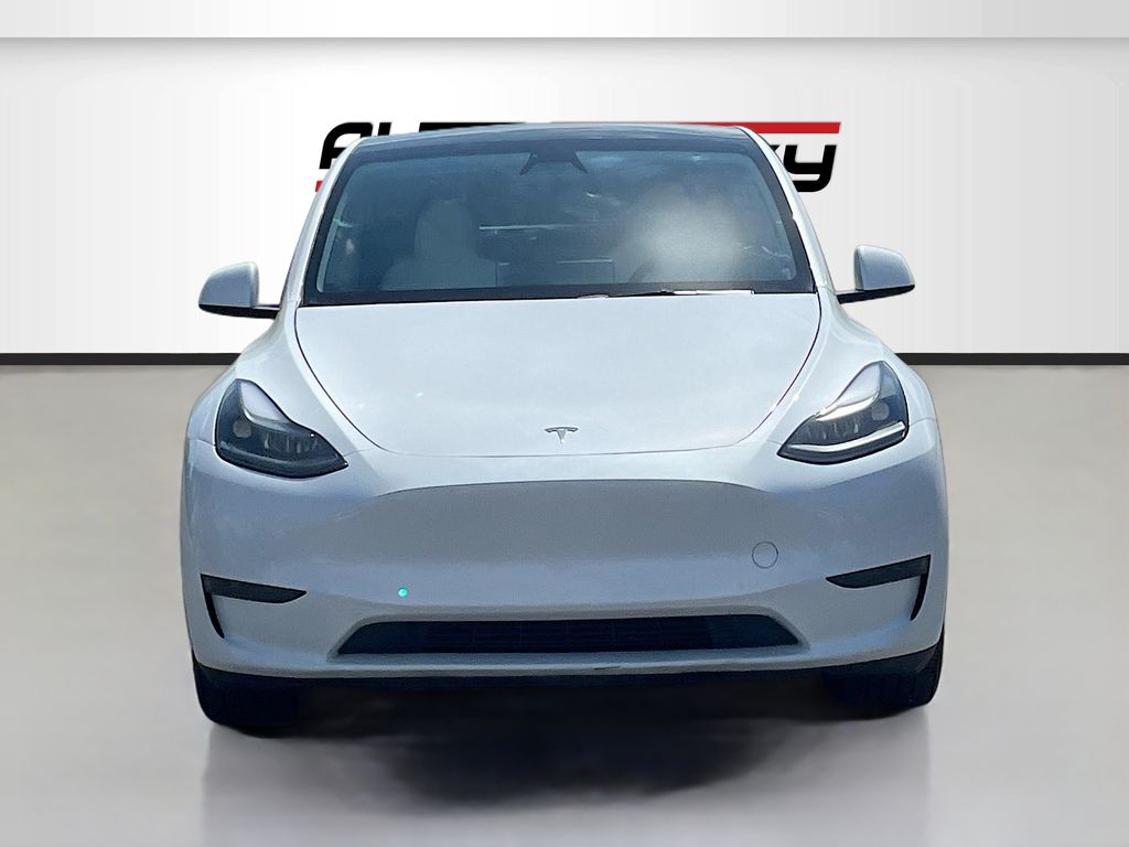 Used 2024 White Tesla Standard Range image 2
