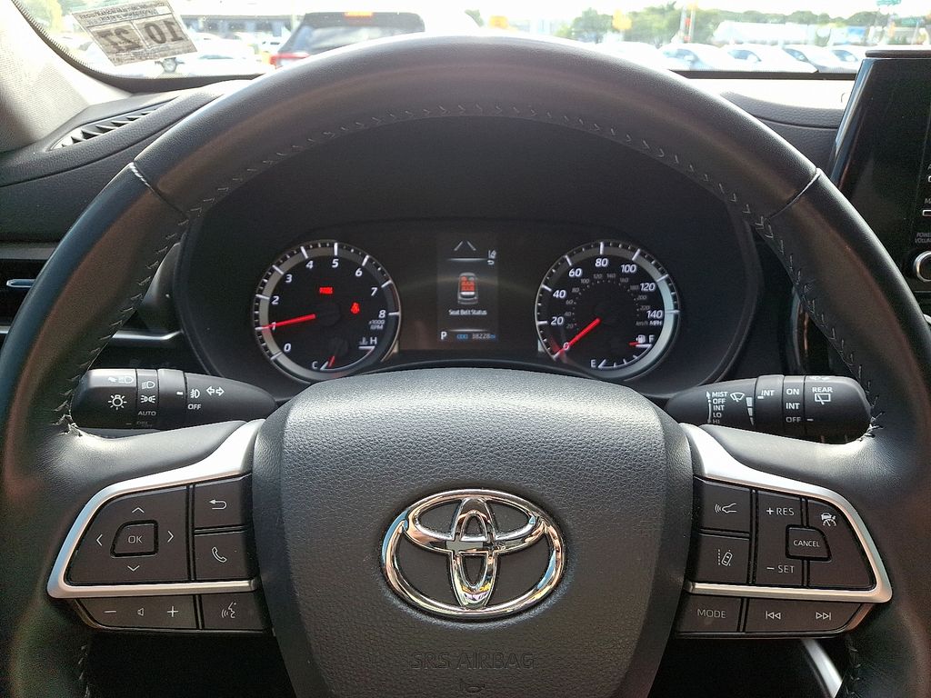 Thumbnail: 2022 Toyota Highlander - 19