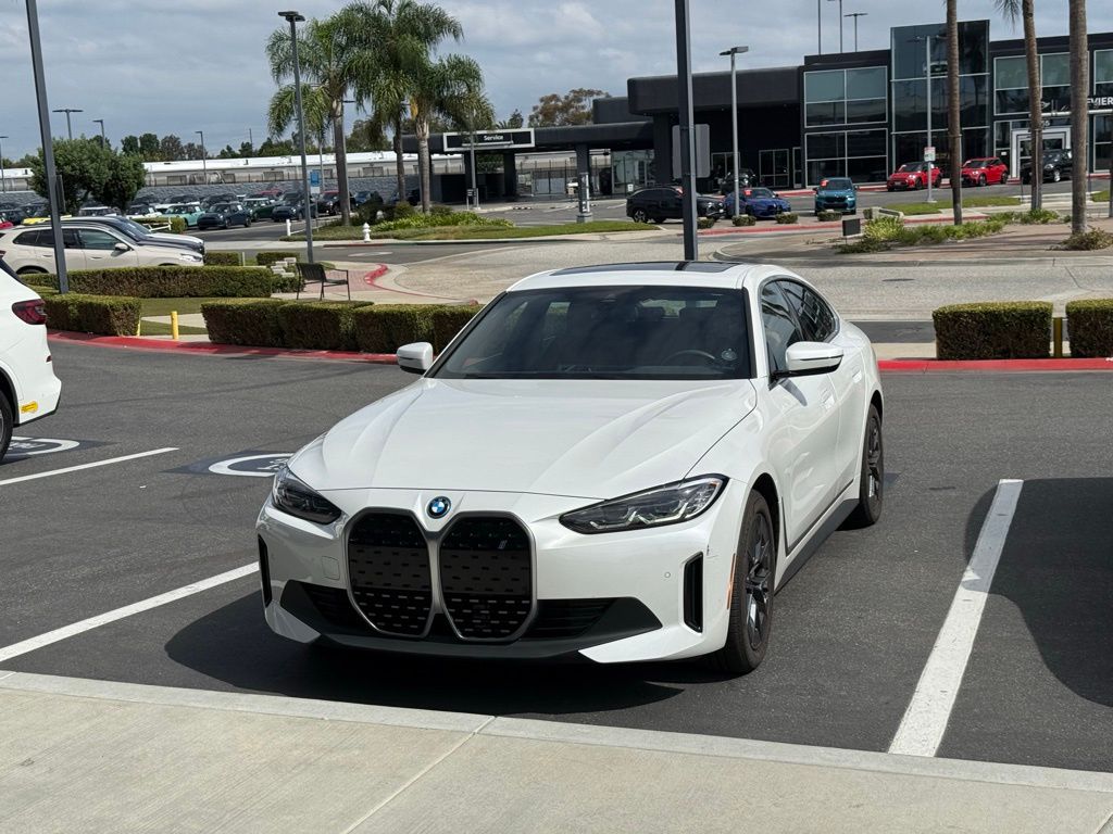 Thumbnail: 2023 BMW i4 - 3