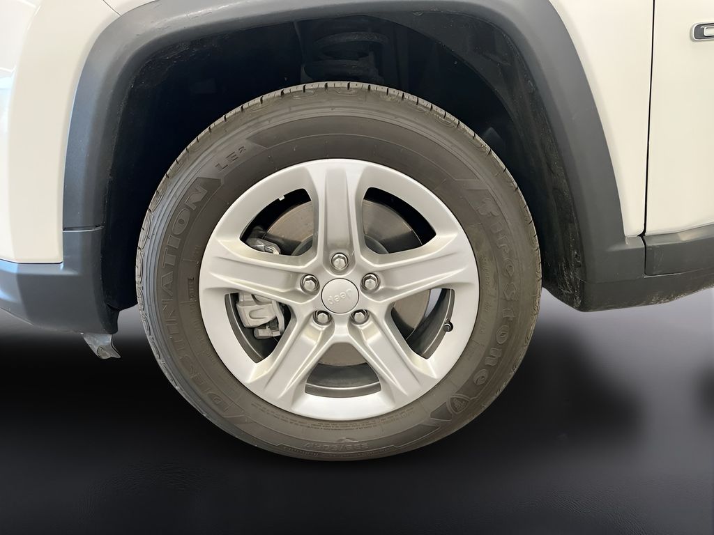 Used 2024 White Jeep Latitude image 29