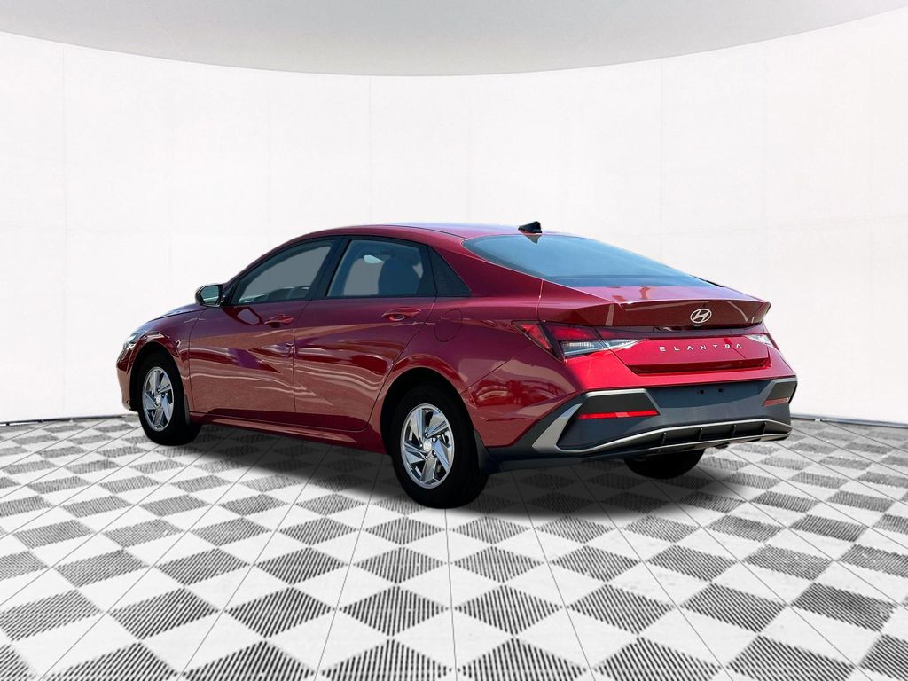 2024 Hyundai Elantra SE 5