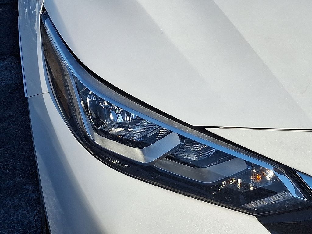 Thumbnail: 2023 Nissan Sentra - 9