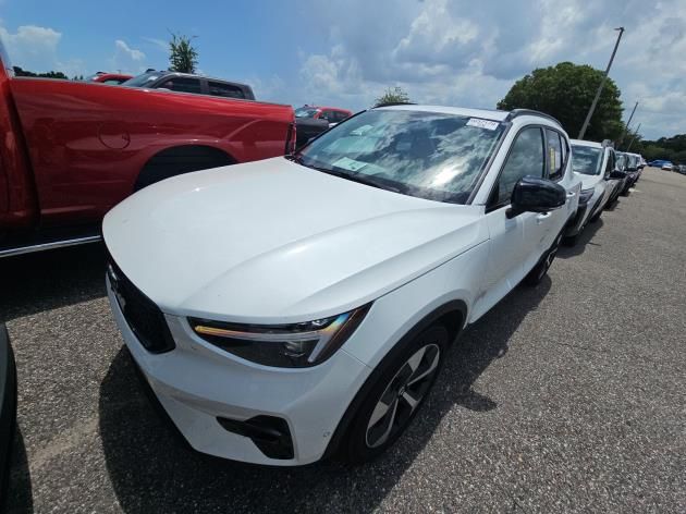 Crystal White 2026 Volvo XC40 B5 Plus AWD SUV / Crossover All-Wheel Drive Automatic