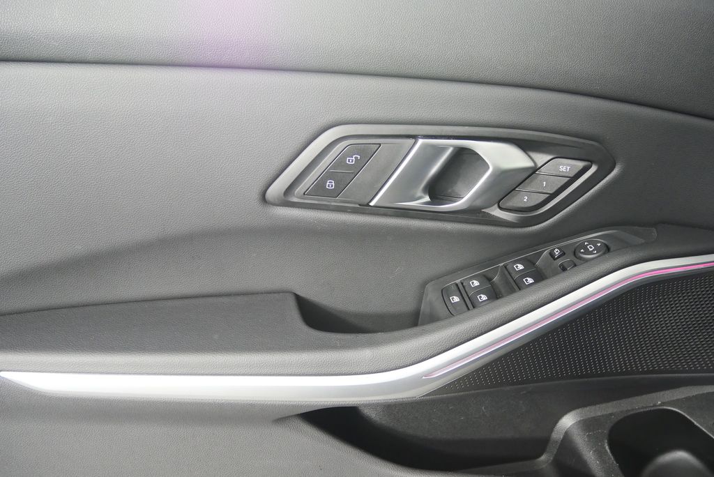 Thumbnail: 2024 BMW 3 Series - 9