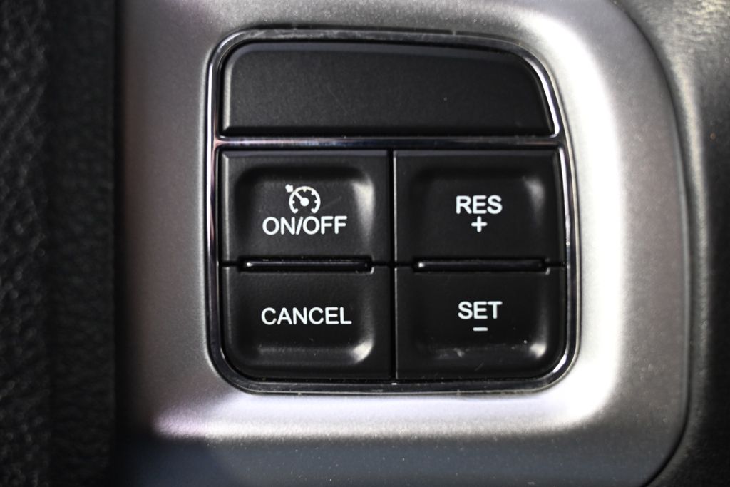 Used 2017 White Dodge SXT image 33