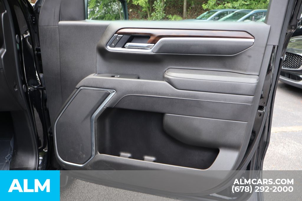 Used 2025 Black GMC SLT image 29
