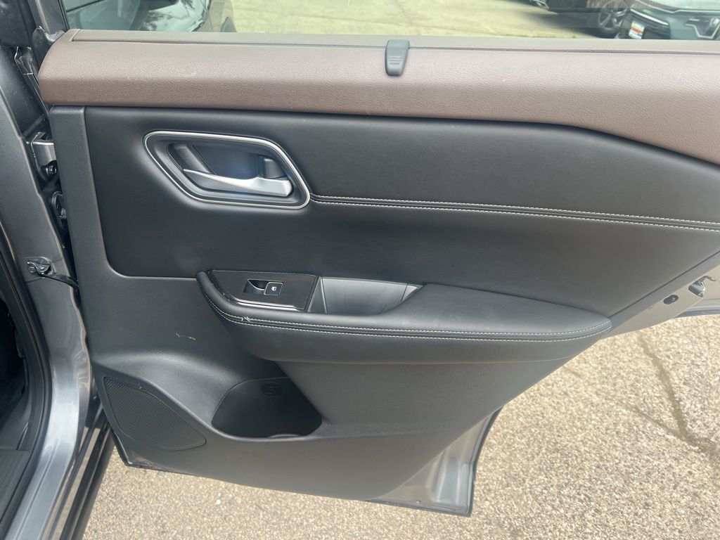 2021 Nissan Rogue SL photo