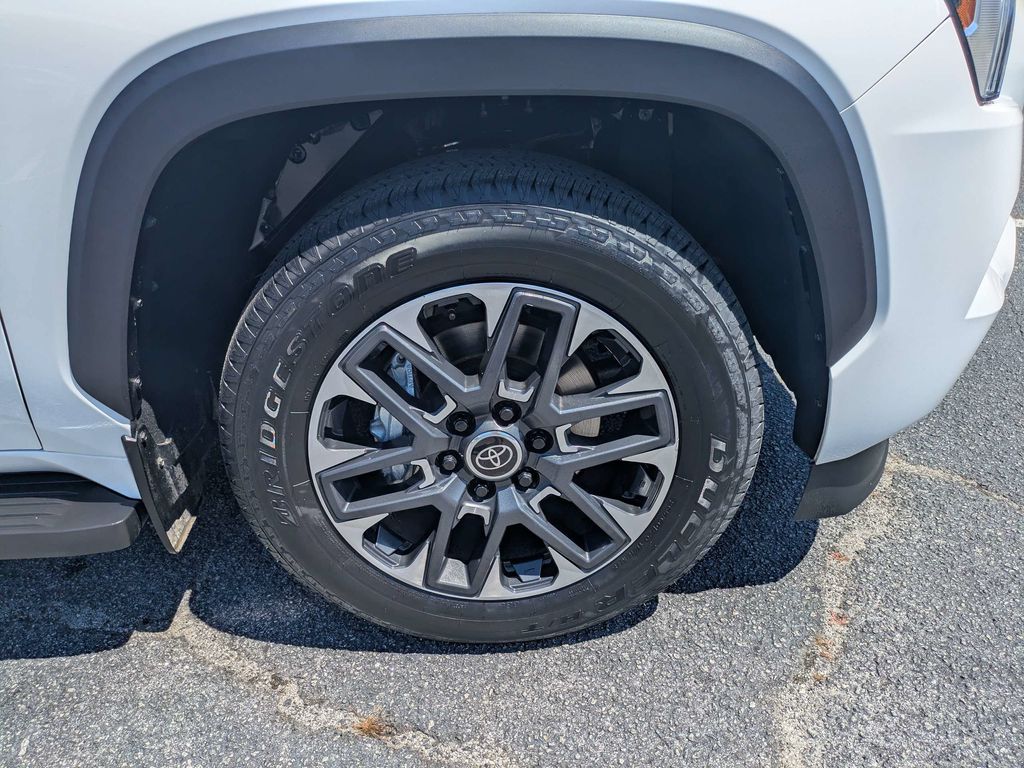 2024 Toyota Sequoia SR5