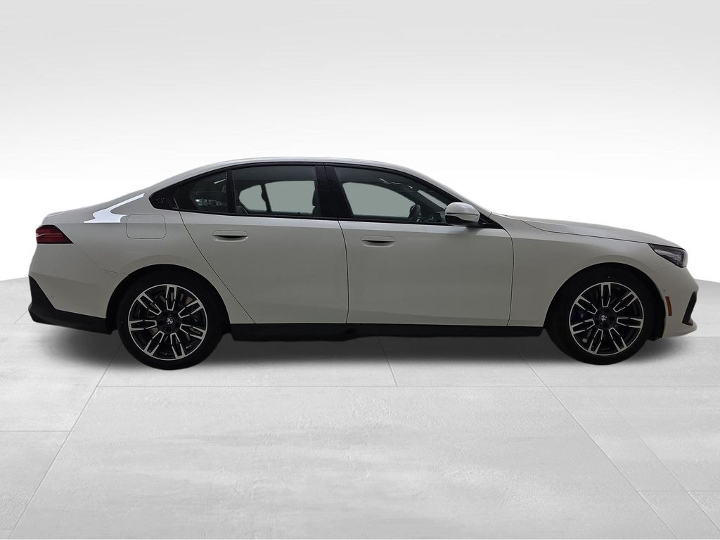 2026 Bmw 550e 550e xDrive photo 9