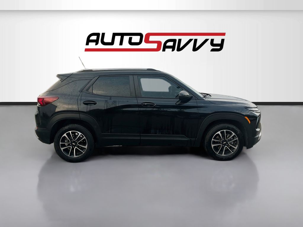 Used 2025 Black Chevrolet LT image 8