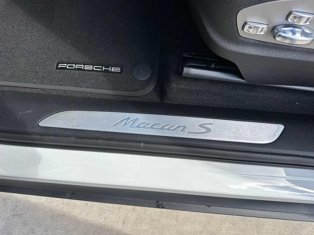 Thumbnail: 2026 Porsche Macan - 24