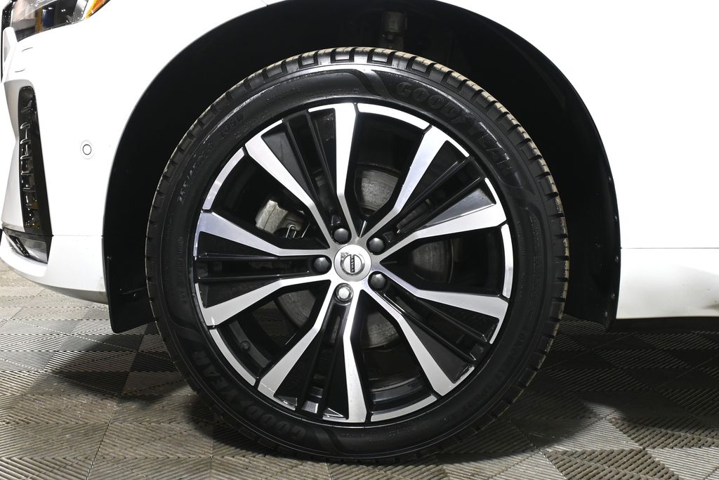 Thumbnail: 2023 Volvo XC60 - 13