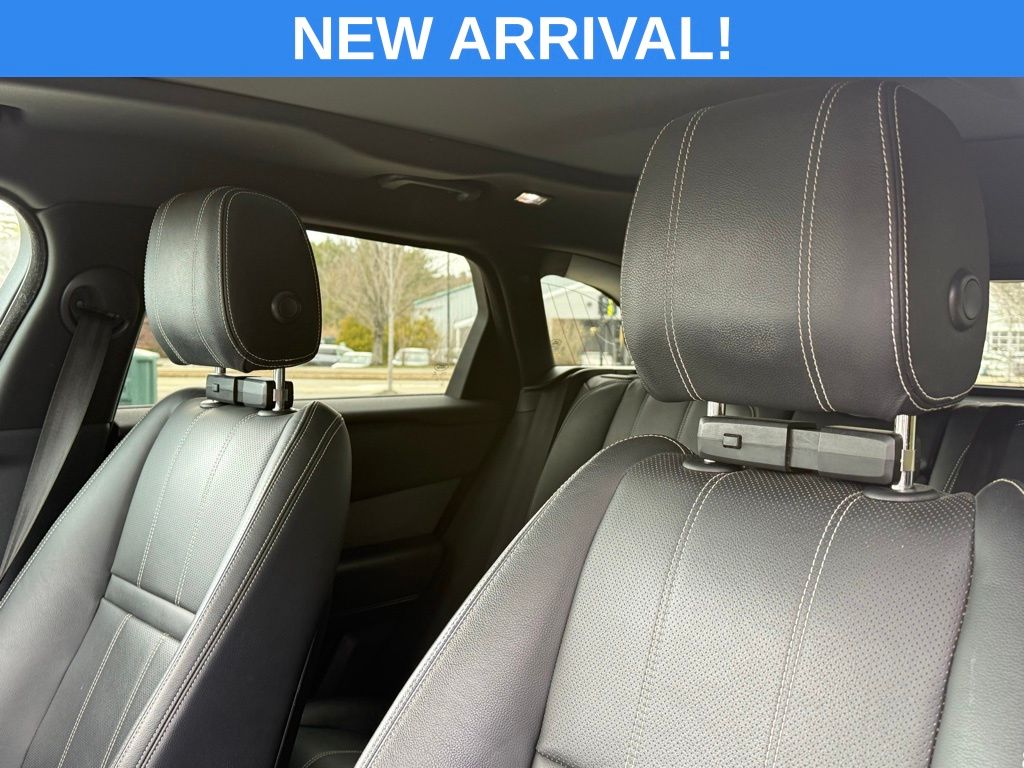 Used 2019 White Land Rover SE R-Dynamic image 29