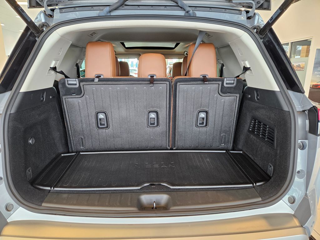 2023 Nissan Pathfinder Platinum