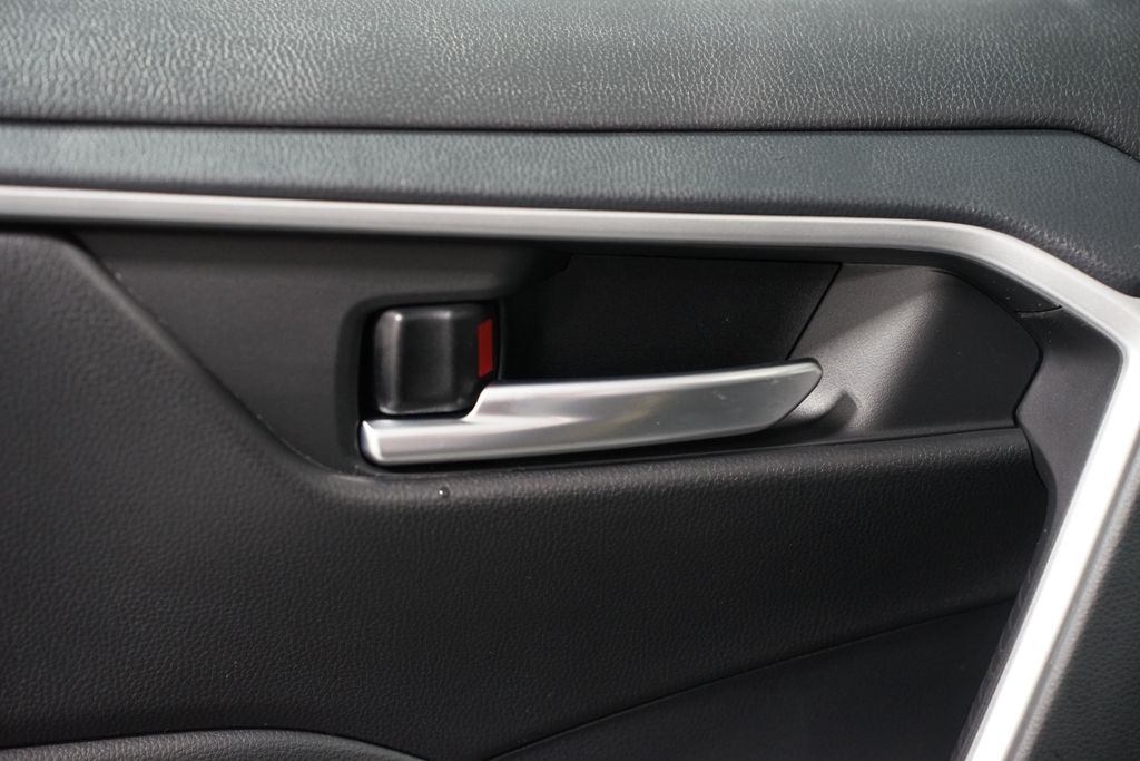 Thumbnail: 2025 Toyota RAV4 - 32