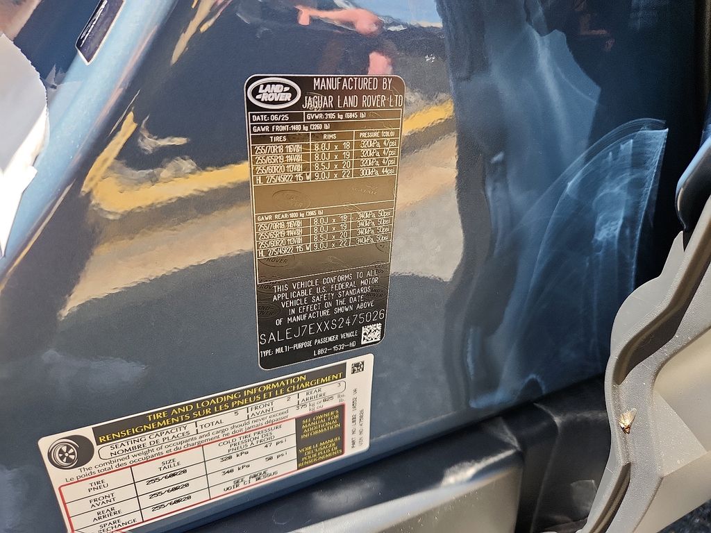 Thumbnail: 2025 Land Rover Defender - 10