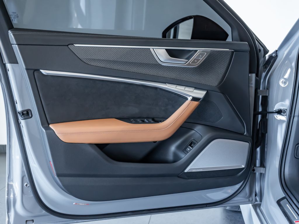 Used 2024  Audi 4.0T image 12