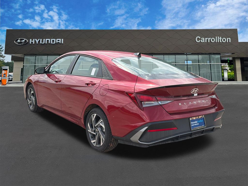 Used 2025 Red Hyundai SEL Sport image 7