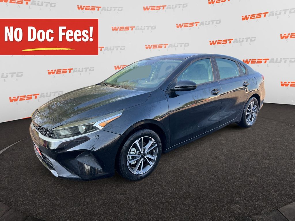 Aurora Black Pearl 2022 Kia Forte Sedan Front-Wheel Drive Continuously Variable Transmission