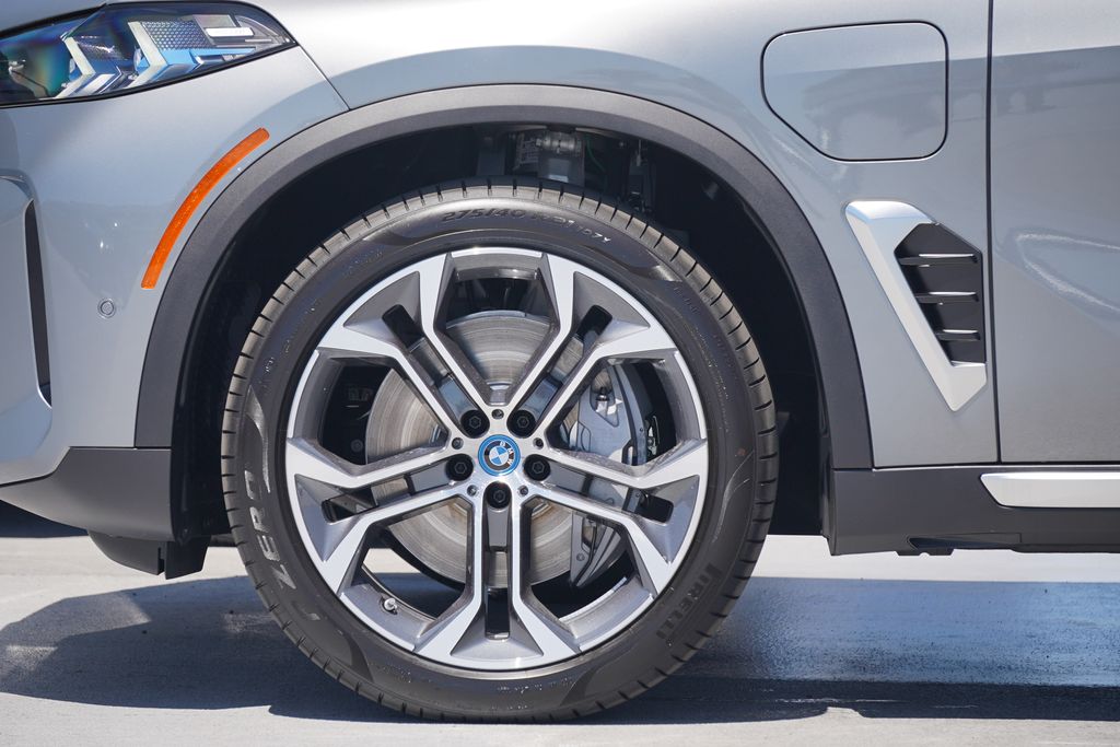 2025 BMW X5 xDrive50e 5