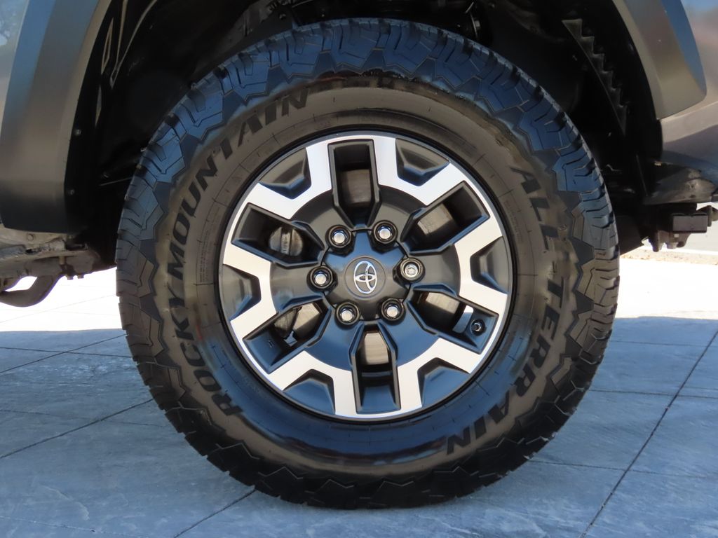 2018 Toyota Tacoma Limited 32