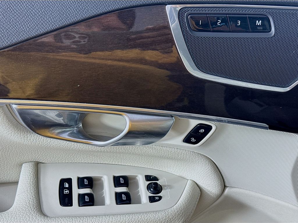 Used Car 2019 Volvo Xc90  T5 Momentum For Sale Under $20,000 In Austin, Texas