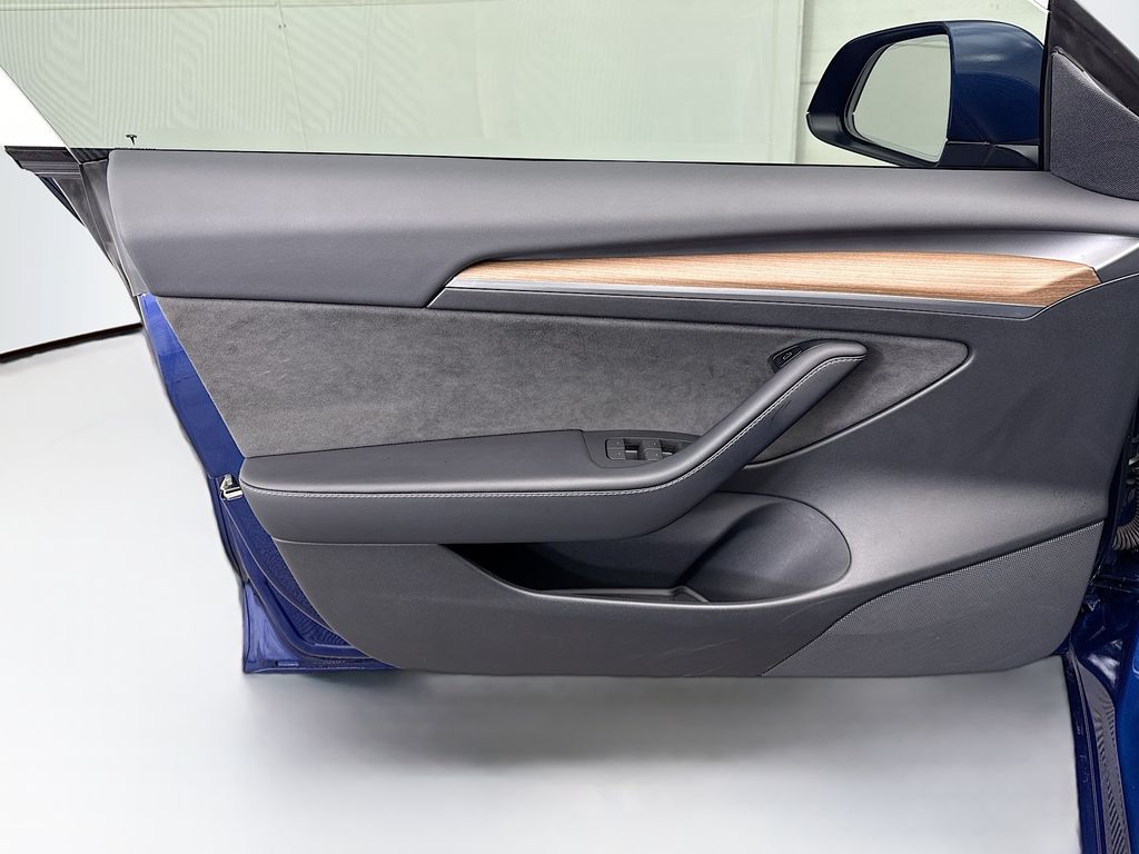 Thumbnail: 2023 Tesla Model 3 - 23