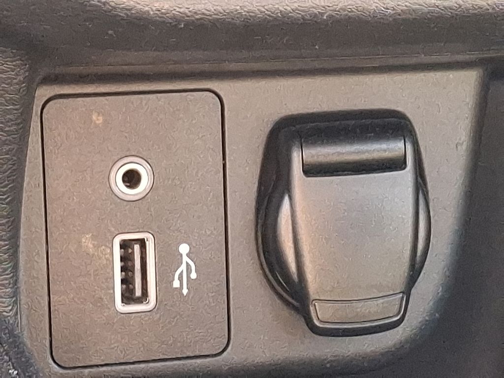 2020 Nissan Versa 1.6 SV 23