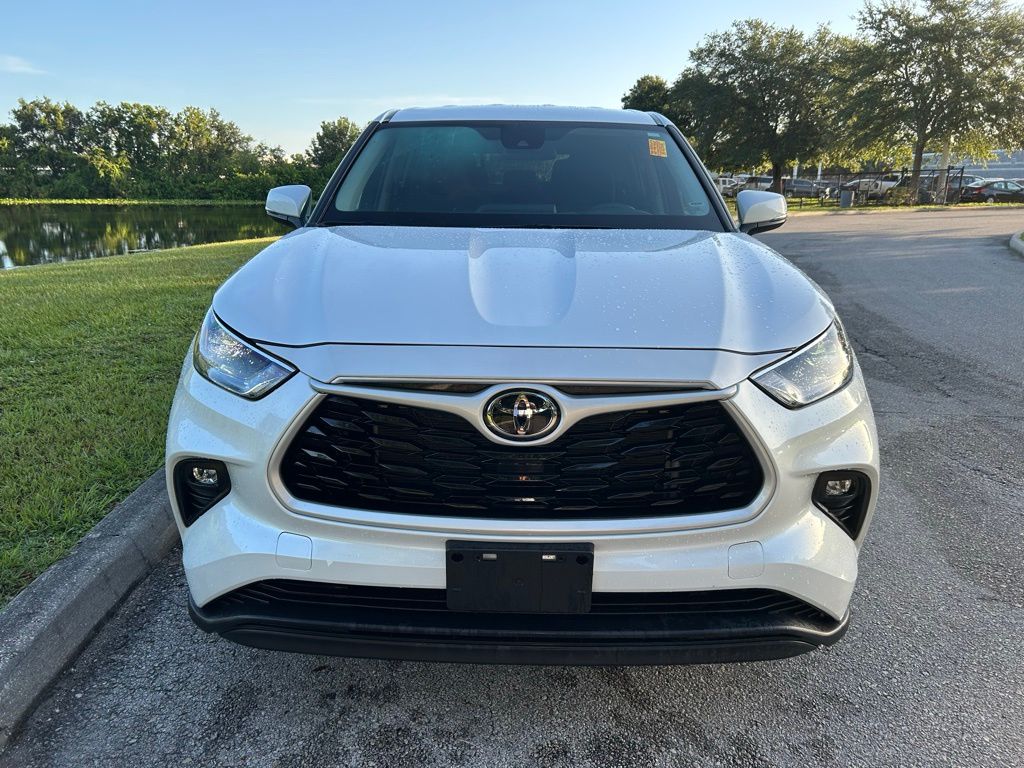 Thumbnail: 2023 Toyota Highlander - 8